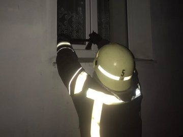 У волинському місті рятувальники визволили двох дітей із зачиненої квартири