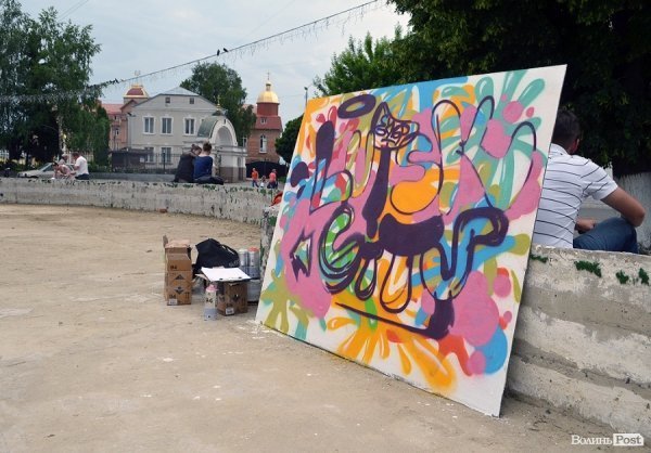 Луцький мер подружився із графітчиками. ФОТО