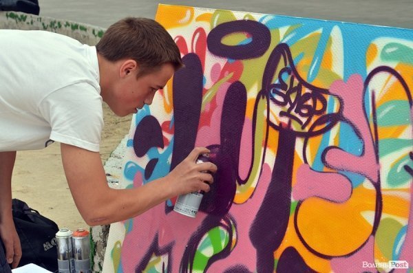 Луцький мер подружився із графітчиками. ФОТО