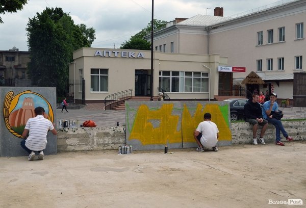 Луцький мер подружився із графітчиками. ФОТО