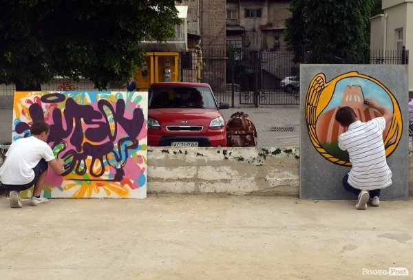 Луцький мер подружився із графітчиками. ФОТО