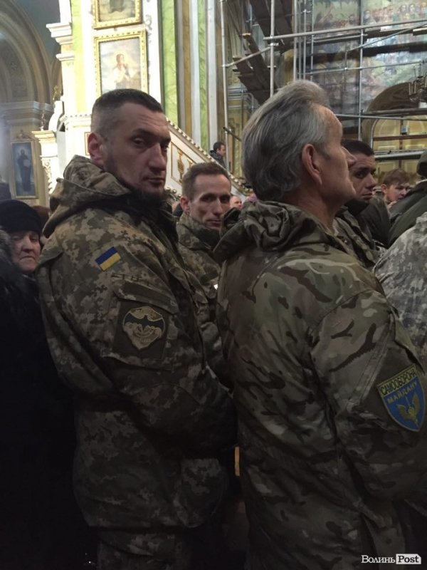 Вигуки подяки та аплодисменти. У луцькому соборі нагороджували героїв. ФОТО