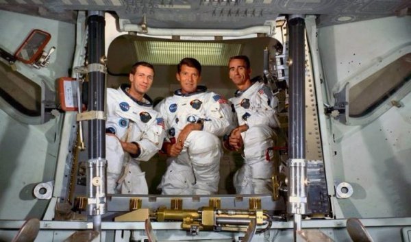 Фотографії з Місяця, які NASA збирало 15 років. ФОТО