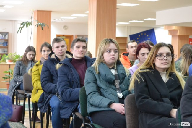 Канадський політолог у Луцьку розповів, чому війна проти Росії триватиме ще довго