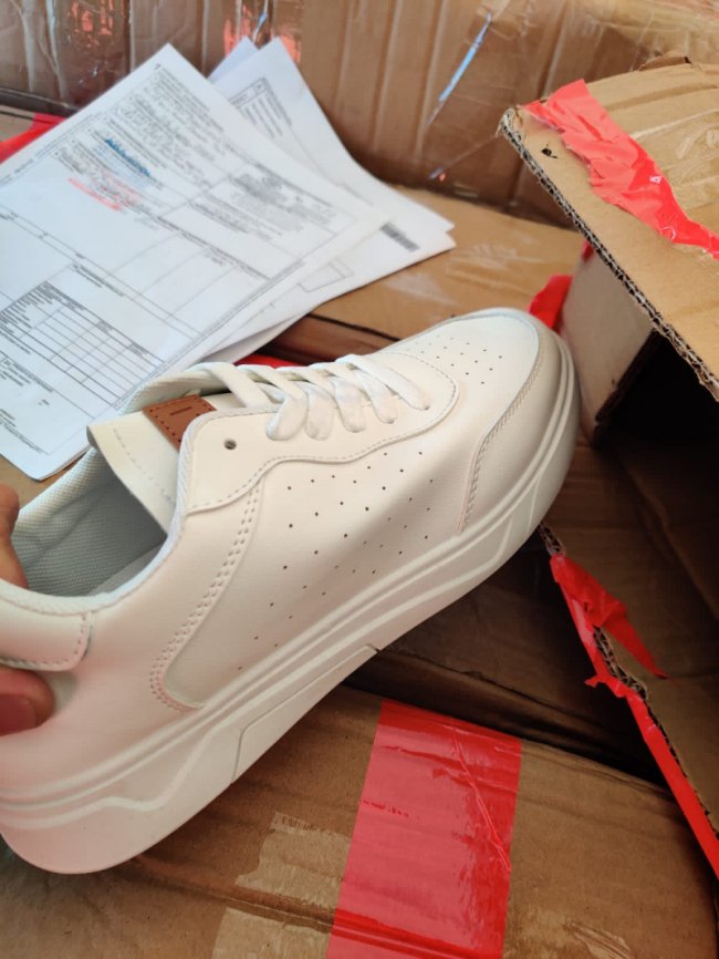 Через «Ягодин» намагалися незаконно провезти взуття з Китаю майже на 100 тисяч 