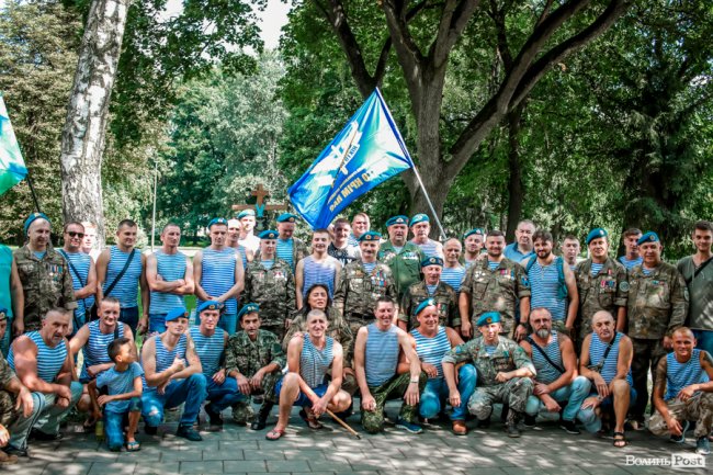 У Луцьку вшанували десантників. ФОТО