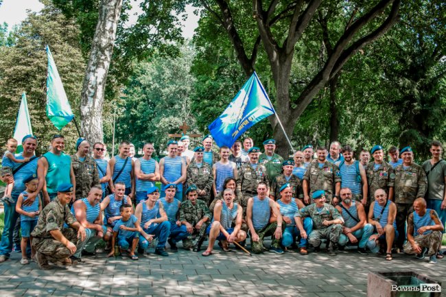 У Луцьку вшанували десантників. ФОТО