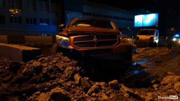 Аварія в Луцьку: дві розтрощені машини і постраждала