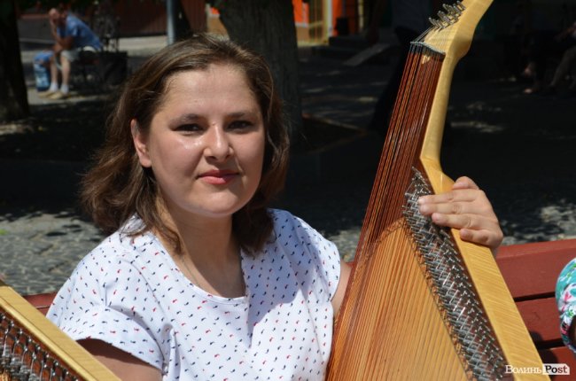 Бандуристки підкорили лучан віртуозним виконанням на головній пішохідній вулиці. ФОТО