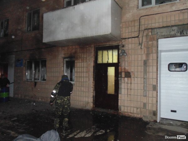  У Луцьку підпалили офіс Партії регіонів. ФОТО. ВІДЕО