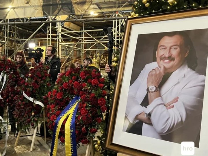 У Львові десятки людей прийшли провести народного артиста Степана Гігу в останню путь 