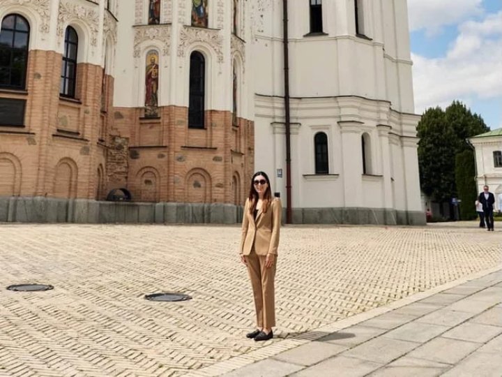 «Путін атакував Ісуса Христа дроном»: блогерка Лора Лумер відвідала Києво-Печерську лавру