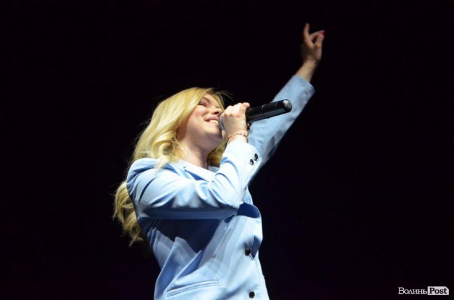 Актори серіалу «Школа» зустрілися з фанами у луцькому «Промені». ФОТО