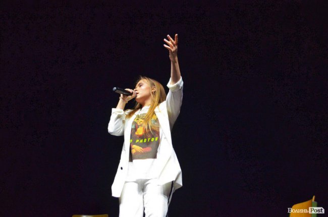 Актори серіалу «Школа» зустрілися з фанами у луцькому «Промені». ФОТО