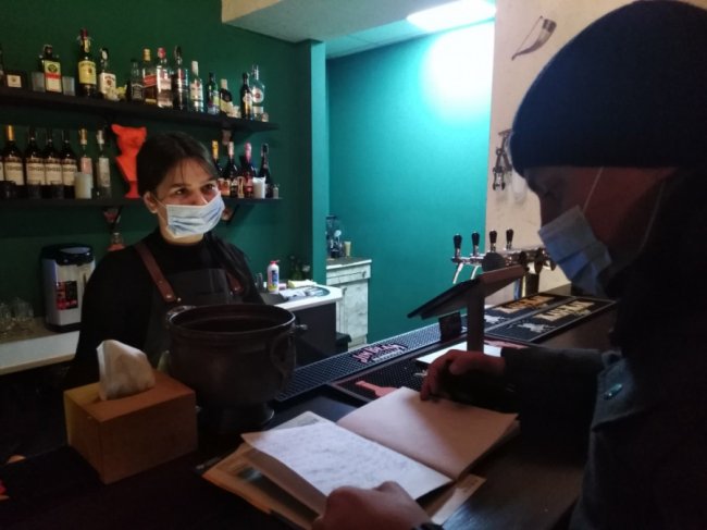 У Луцьку на дотримання протиепідемічних обмежень перевірили популярні заклади: де виявили порушення. ФОТО