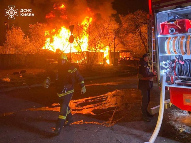 Більше десятка загиблих та понад 80 постраждалих: що відомо про нічну масовану атаку по Україні