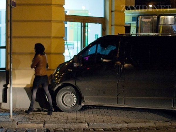 Смертельна аварія в Львові: загинула 19-річна дівчина. ФОТО. ВІДЕО