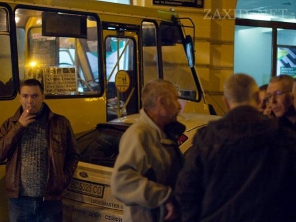 Смертельна аварія в Львові: загинула 19-річна дівчина. ФОТО. ВІДЕО