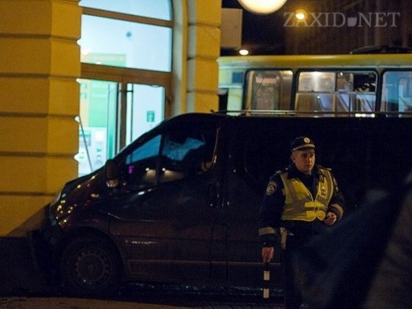 Смертельна аварія в Львові: загинула 19-річна дівчина. ФОТО. ВІДЕО