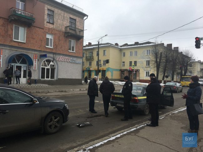 На Волині депутат в'їхав в учбове авто. ФОТО