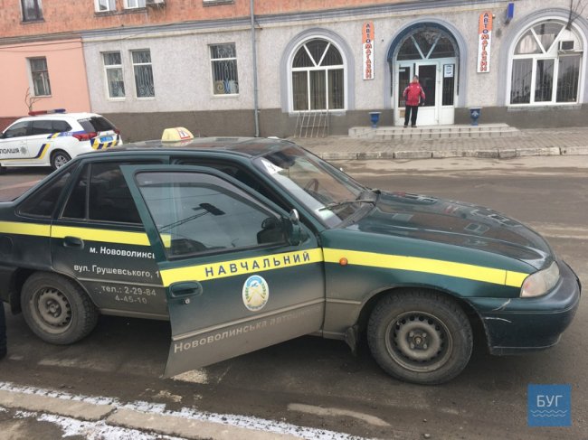На Волині депутат в'їхав в учбове авто. ФОТО