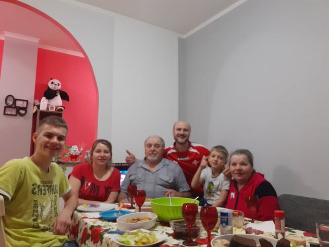 Зять подарував волинським пенсіонерам на День закоханих поїздку до Мілану