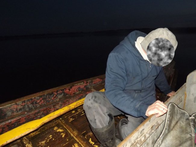 На Волині посеред ночі затримали чотирьох браконьєрів, які ловили рибу «острогами». ФОТО