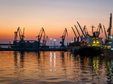 Російські окупанти викрали у Бердянську п'ять кораблів із зерном, – Старух