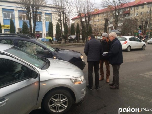 У Луцьку зіткнулися дві іномарки. ФОТО