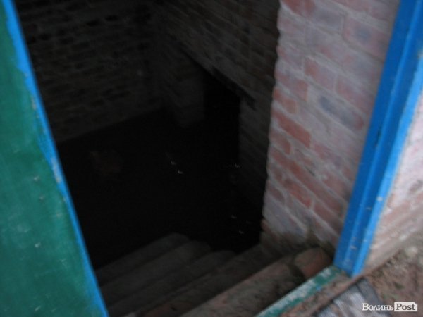 Дощ руйнує хати лучанам. ФОТО