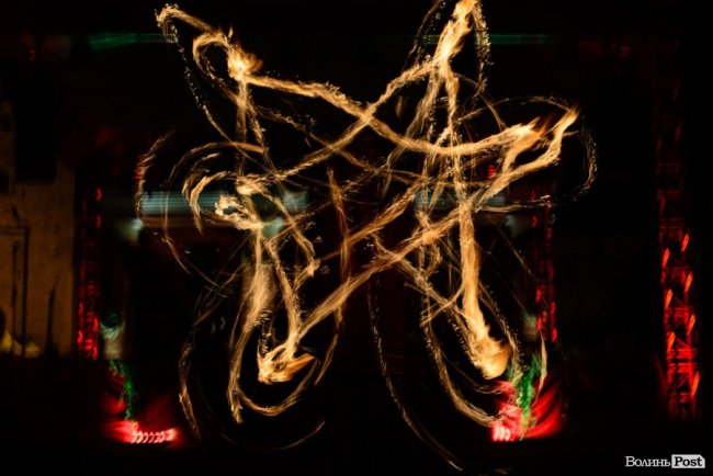 Вогонь у лініях і візерунках із «Ночі у Луцькому замку». ФОТО