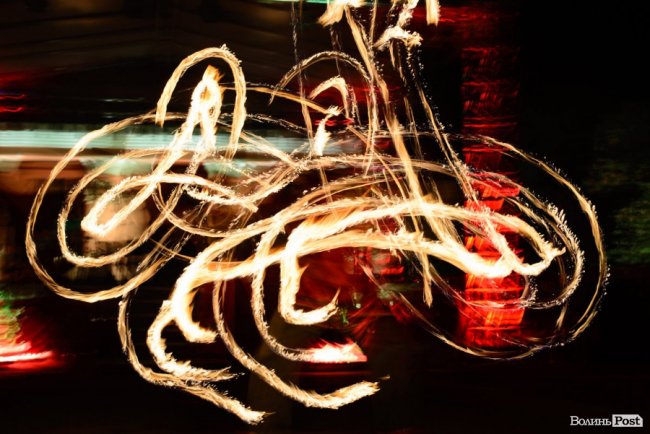 Вогонь у лініях і візерунках із «Ночі у Луцькому замку». ФОТО