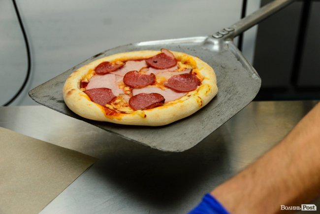 Гаряча піца – за 5 хвилин: у Луцьку відкрили 11-ий магазин популярної мережі «Галя Балувана»*