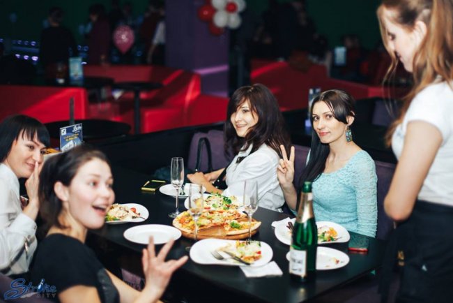 У StrikeCity привітали жінок. ФОТО*