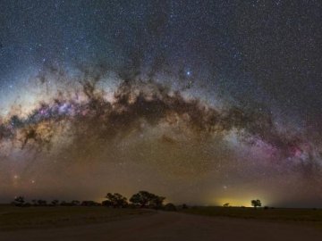 Астрофотограф показав неймовірну світлину Чумацького Шляху