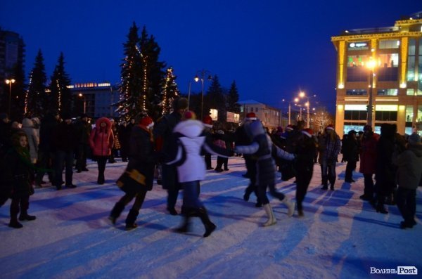 Засвітили головну ялинку Луцька. ФОТО 