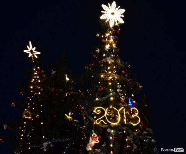 Засвітили головну ялинку Луцька. ФОТО 