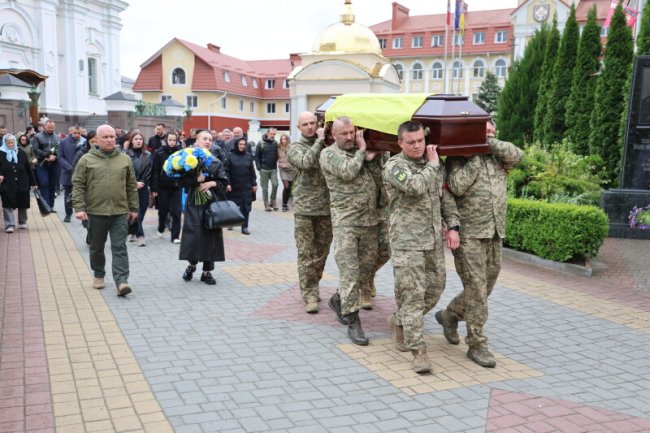 У Луцькій громаді попрощалися з Героєм Тарасом Корніюком