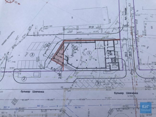 Нововолинці скаржаться на будтехніку, яка руйнує покриття на сусідній з будівництвом вулиці. ФОТО