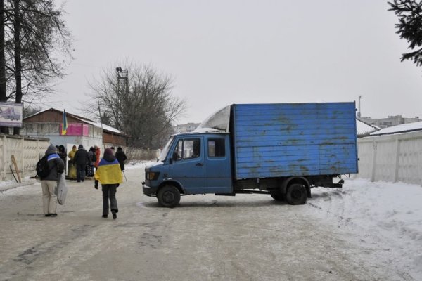 Ранок на луцьких барикадах. ФОТО