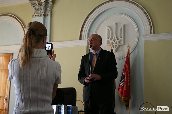 У Луцьку презентували книгу ведучого BBC та Discovery. ФОТО