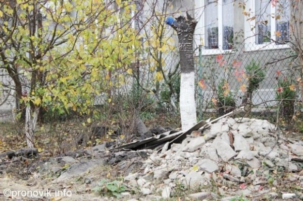 Конфлікт на Волині: мешканці будинку не хочуть жити у чистоті. ФОТО