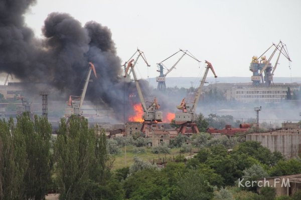 У Керчі горів порт. ФОТО. ВІДЕО