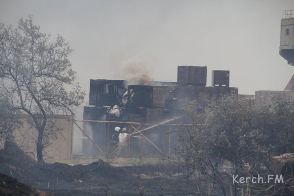 У Керчі горів порт. ФОТО. ВІДЕО