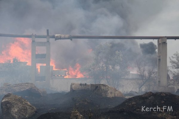 У Керчі горів порт. ФОТО. ВІДЕО