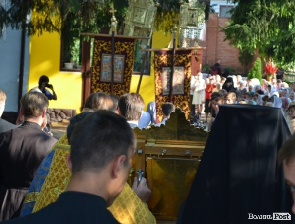 До Луцька привезли цілющі святині. ФОТО