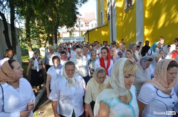 До Луцька привезли цілющі святині. ФОТО