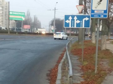 У Луцьку встановили нові дорожні знаки біля Північного ринку 