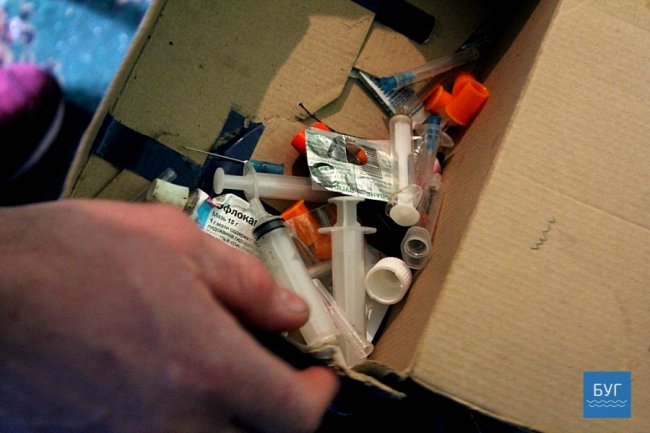 У місті на Волині - обшук у квартирі наркоторговців. ФОТО, ВІДЕО