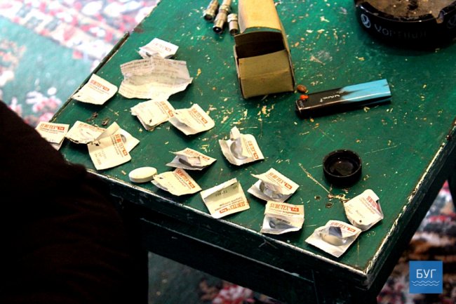 У місті на Волині - обшук у квартирі наркоторговців. ФОТО, ВІДЕО